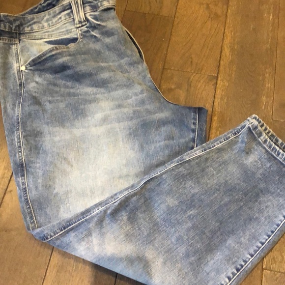 NWOT 🔮Torrid Tapered leg Jeans - Picture 9 of 9